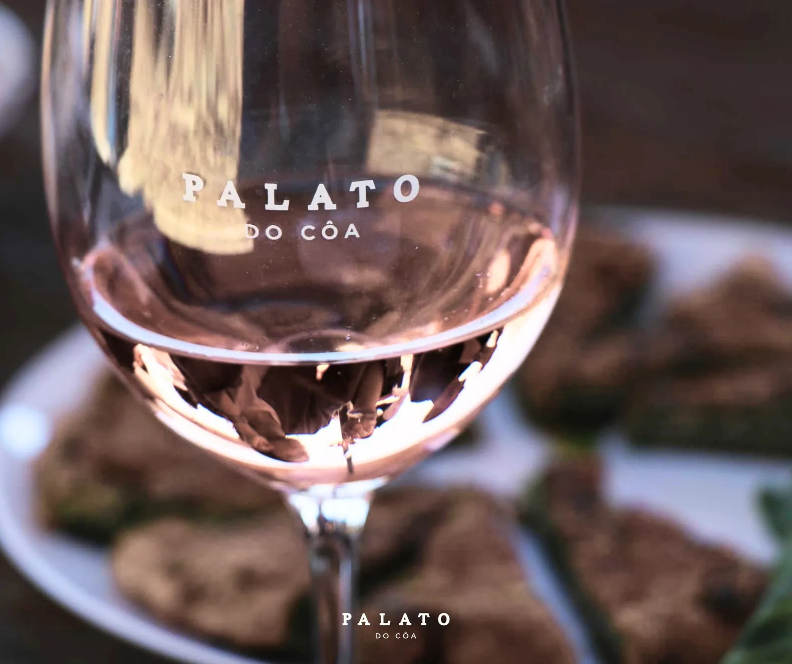 Taça Palato do Côa com rosé à mesa